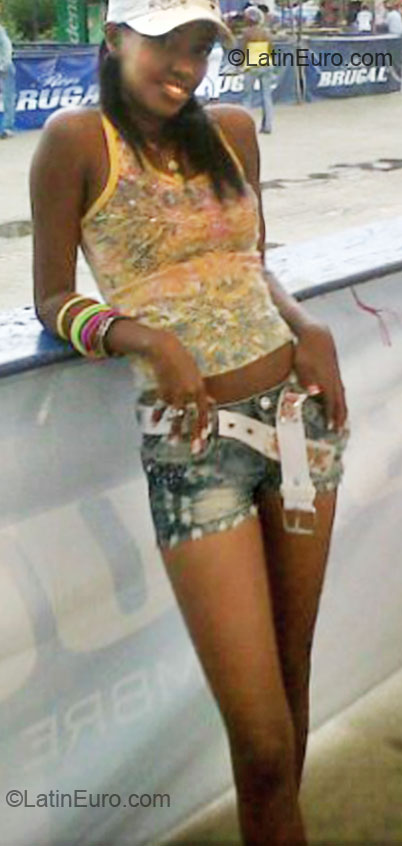 Date this foxy Dominican Republic girl Carolina trinid from Santo Domingo DO8861