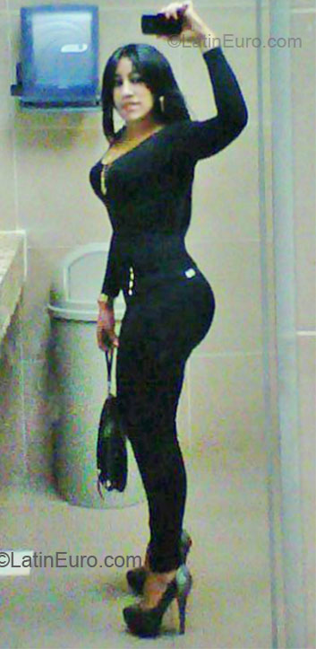 Date this happy Dominican Republic girl Channely from Santiago DO8920