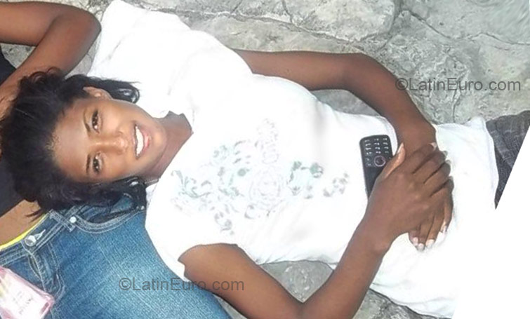 Date this beautiful Dominican Republic girl Luisana from Santo Domingo DO8970