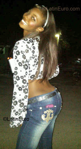 Date this lovely Dominican Republic girl Estefani2 from Santo Domingo DO9118