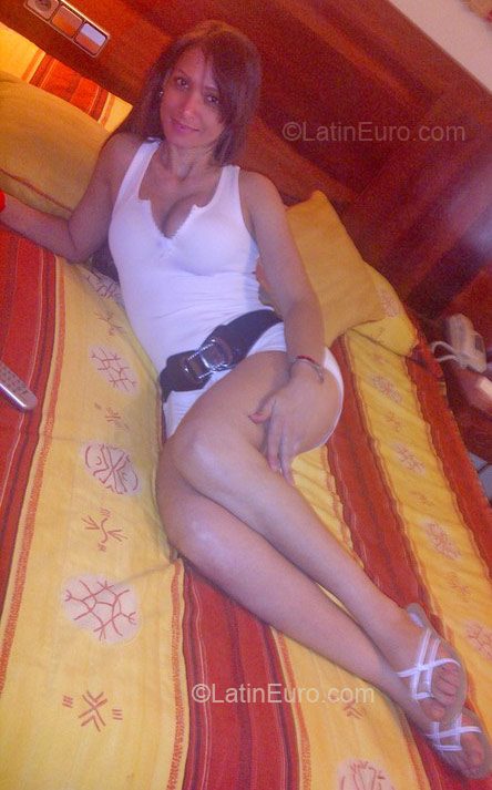 Date this delightful Dominican Republic girl La chika w from Dominican Republic DO9192
