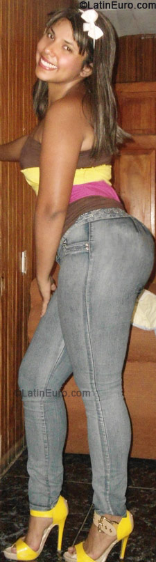 Date this nice looking Costa Rica girl Salazar from San Jose CR89