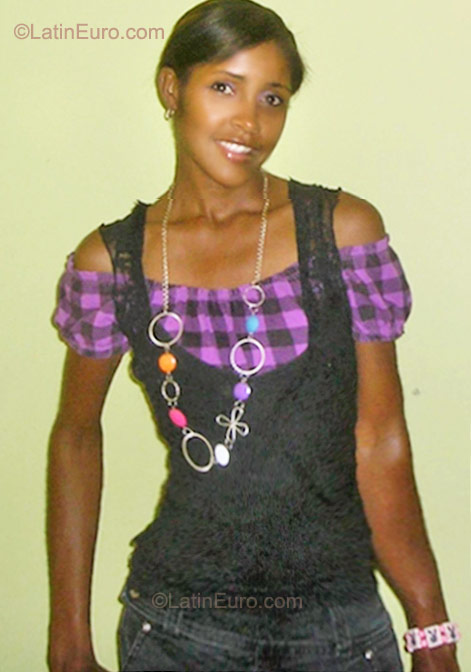 Date this beautiful Dominican Republic girl Mary from Santo Domingo DO9576