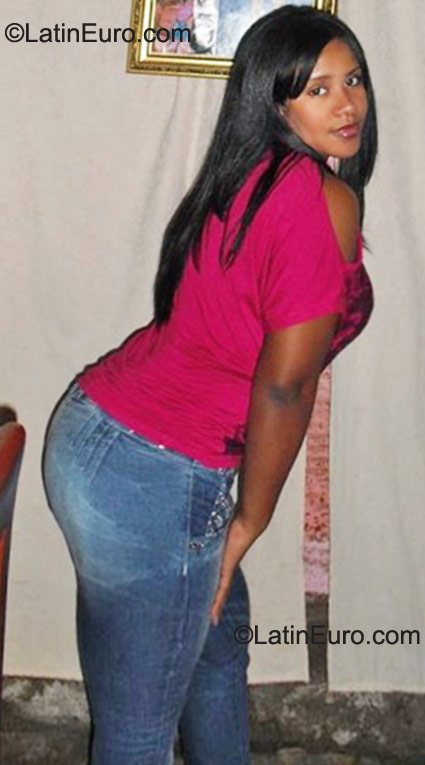 Date this voluptuous Dominican Republic girl Rosa Emilia from Santo Domingo DO9602