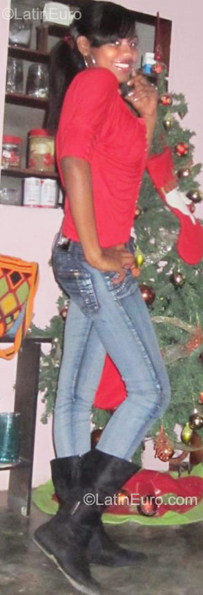 Date this happy Colombia girl Brisse from Riohacha CO8341