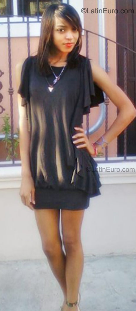 Date this delightful Dominican Republic girl Jasmina from Santo Domingo DO9667