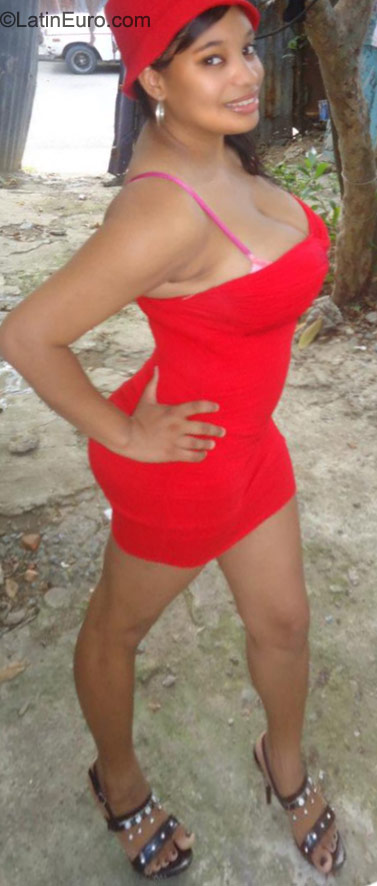 Date this sensual Dominican Republic girl Catherin from Santiago DO9784