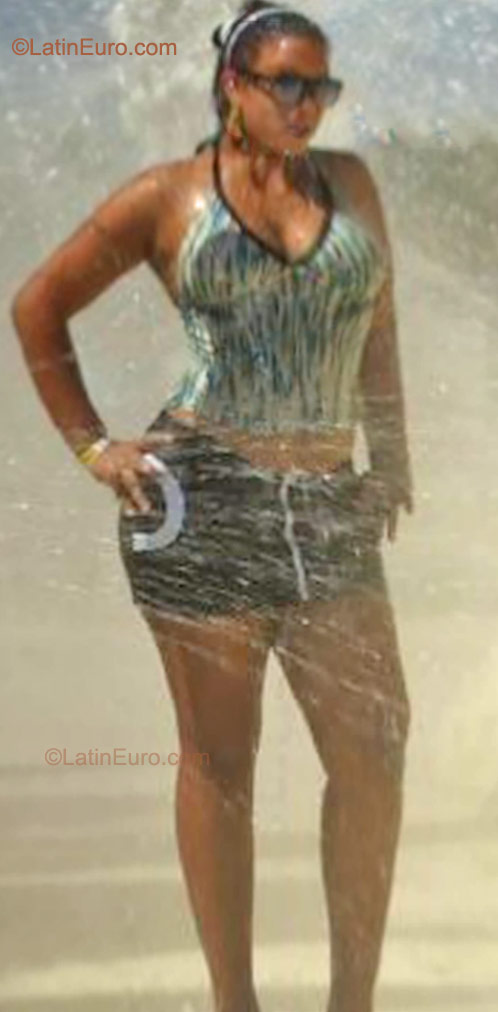 Date this foxy Dominican Republic girl Albania from Santo Domingo DO9801
