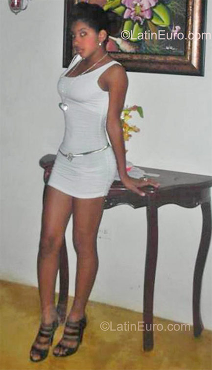 Date this gorgeous Dominican Republic girl Maria from Santo Domingo DO9810