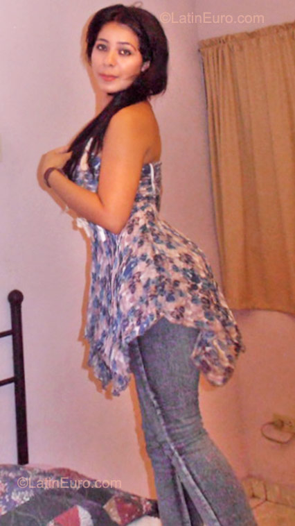 Date this hard body Honduras girl Pamelsa from Cortes HN482