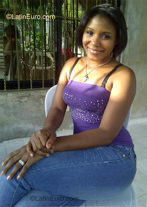 Date this nice looking Dominican Republic girl Andry from Santo Domingo DO9829