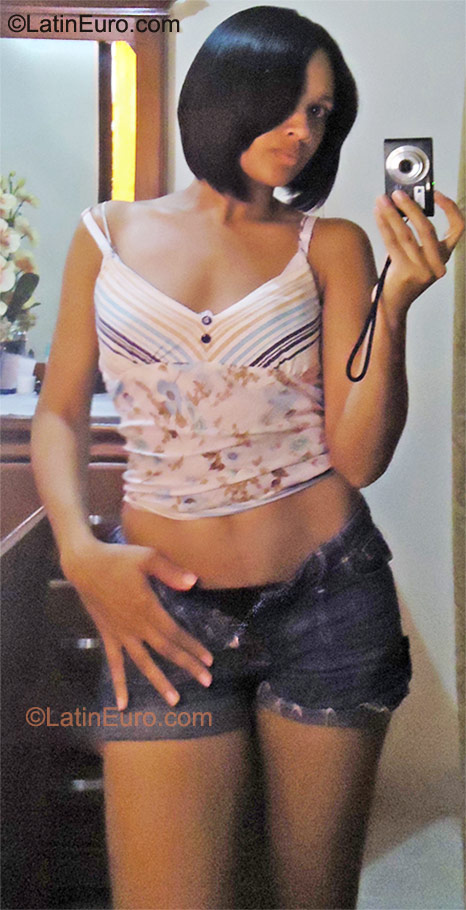 Date this stunning Dominican Republic girl Glenny from Santo Domingo DO9858