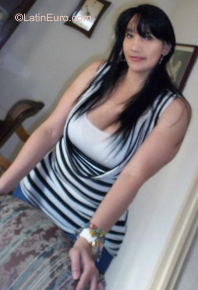 Date this happy Colombia girl Olga Lucia from Armenia CO8653