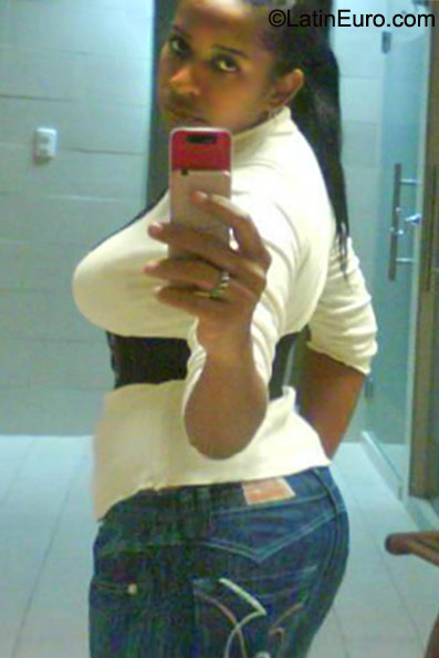 Date this lovely Dominican Republic girl Evelin Maria from Santo Domingo DO9894