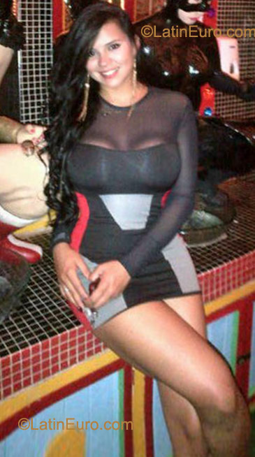 Date this charming Colombia girl Lina1985 from Medellin CO9385