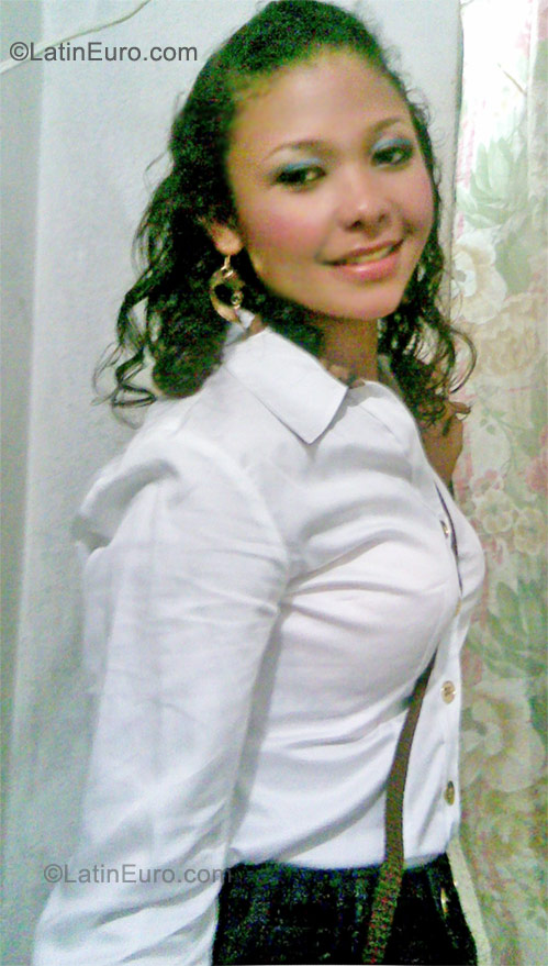 Date this gorgeous Dominican Republic girl Kathe from Santo Domingo DO10881