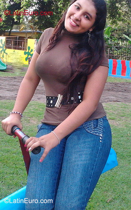 Date this lovely Panama girl Yeraldine from Panama PA201