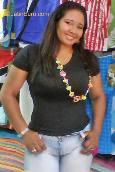 Date this attractive Colombia girl Carmen from Barranquilla CO8747