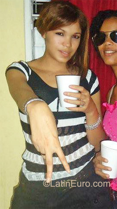 Date this foxy Dominican Republic girl Estefani from Santo Domingo DO9965