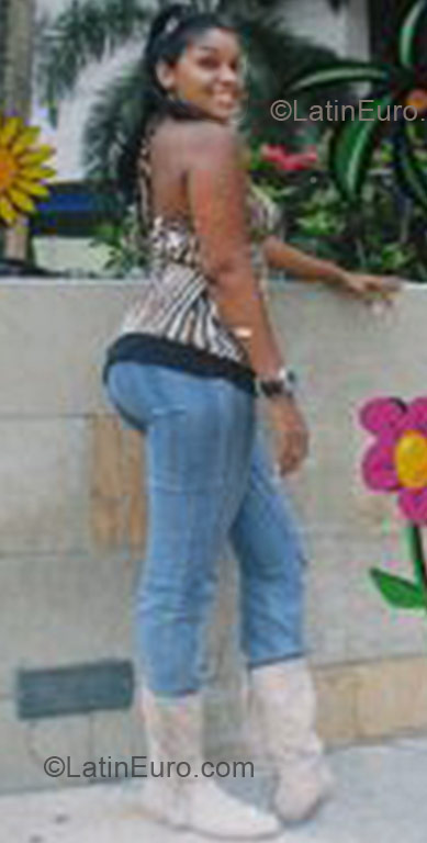 Date this pretty Panama girl HILDA ISABEL from Panama PA249