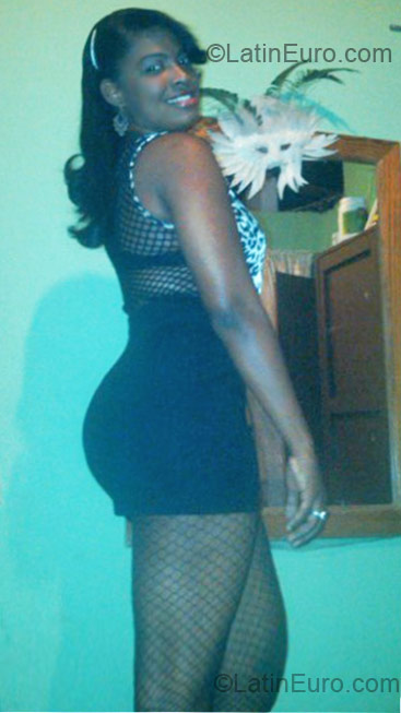 Date this beautiful Dominican Republic girl Andrea from Santo Domingo DO10052