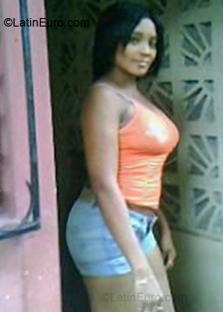 Date this gorgeous Panama girl Aracely from Panama City PA206
