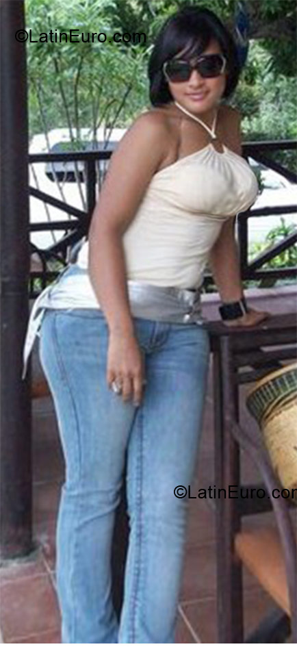 Date this good-looking Dominican Republic girl Melissa from Santo Domingo DO14733