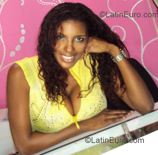 Date this voluptuous Dominican Republic girl Massiel from Santiago DO10073