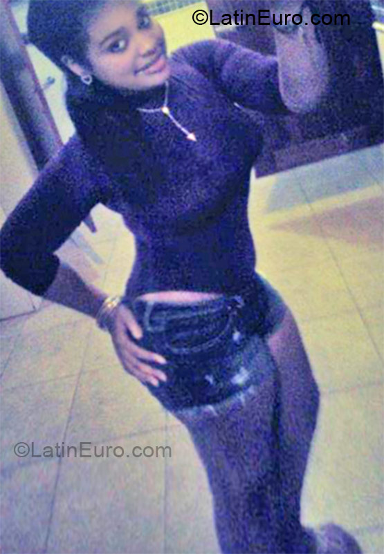 Date this sensual Dominican Republic girl Altagracia from Santiago DO10081