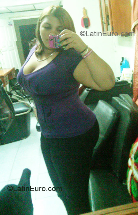 Date this young Dominican Republic girl Mary from Santo Domingo DO10423