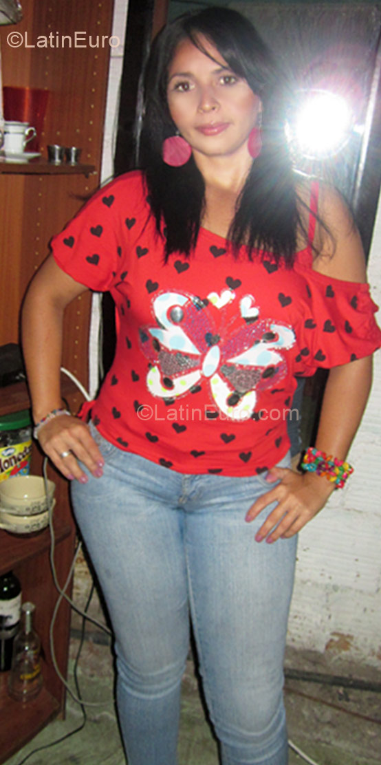 Date this voluptuous Colombia girl Paola from Cali CO8997