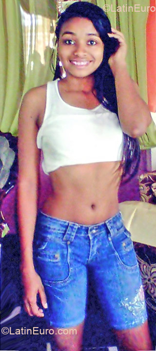 Date this attractive Dominican Republic girl Ana from Santiago DO10126