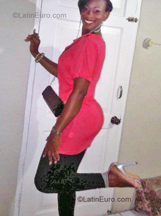 Date this pretty Jamaica girl Cookiencreme from Ocho Rios JM407