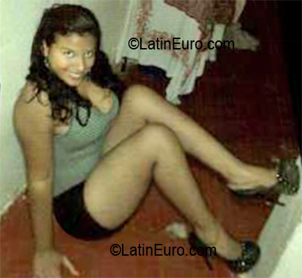 Date this happy Dominican Republic girl Emely from Santo Domingo DO10165