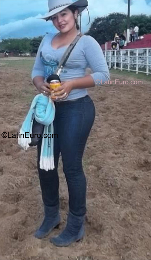 Date this voluptuous Colombia girl Yesica from Yopal CO9128
