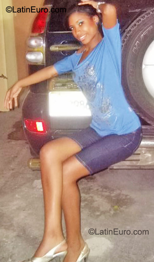 Date this sensual Dominican Republic girl Andreina from Santiago DO10254