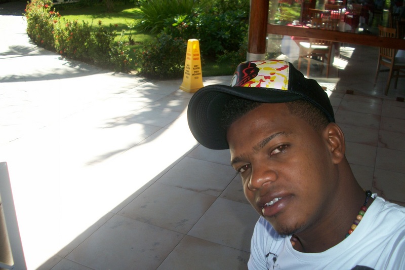 Date this pretty Dominican Republic man Gebel from Santo Domingo DO10326