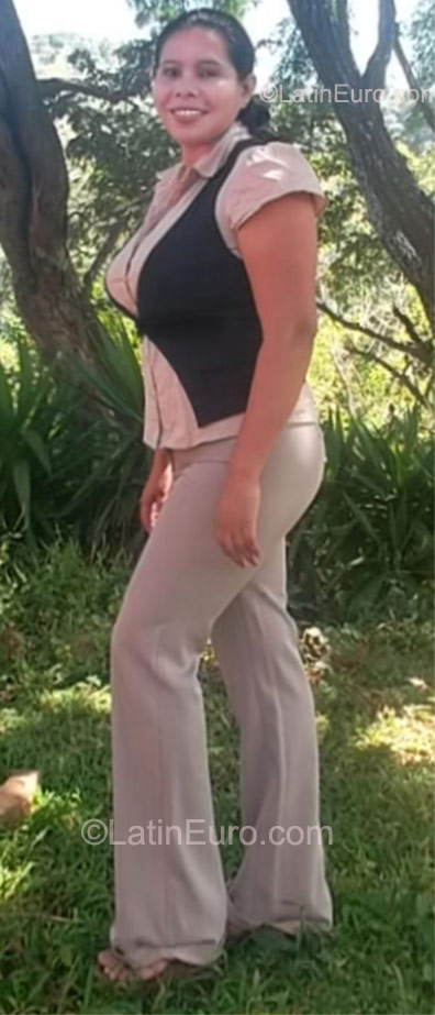 Date this exotic El Salvador girl Sonia from El Salvador SV34