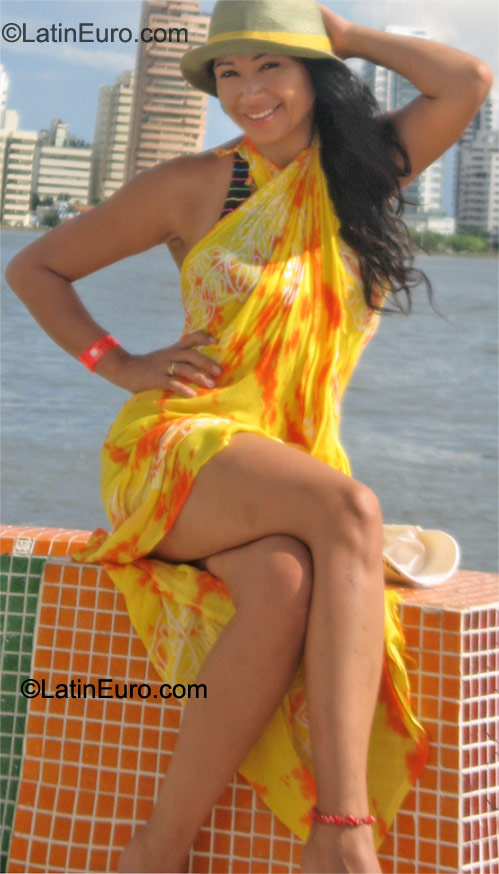 Date this lovely Colombia girl Diana from Bogota CO9325