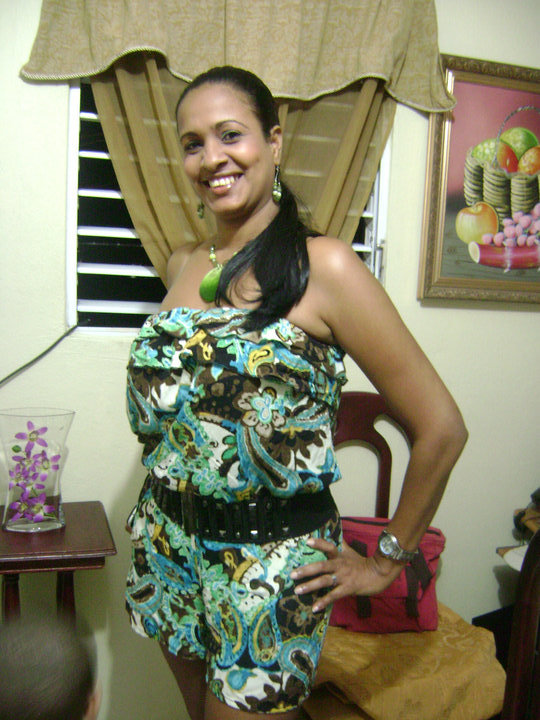 Date this sultry Dominican Republic girl Berenise from Santiago DO10372