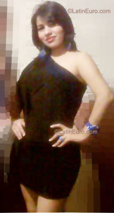 Date this pretty Honduras girl Claudia from San Pedro Sula HN586