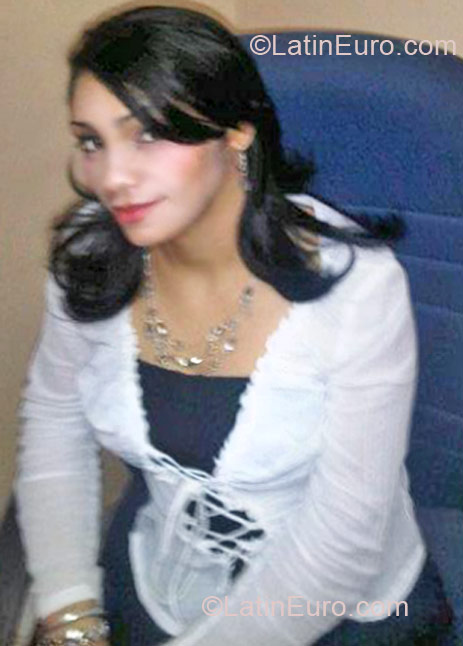 Date this nice looking Dominican Republic girl Michelle from Santo Domingo DO10417