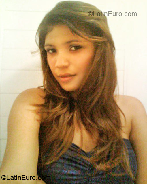 Date this attractive Colombia girl Gina from Barranquilla CO9405