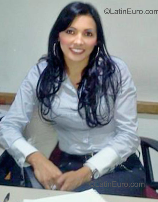 Date this voluptuous Colombia girl Luz Miryam from Bogota CO9416