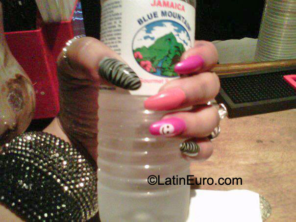 Date this attractive Jamaica girl Lea from Kingston JM439