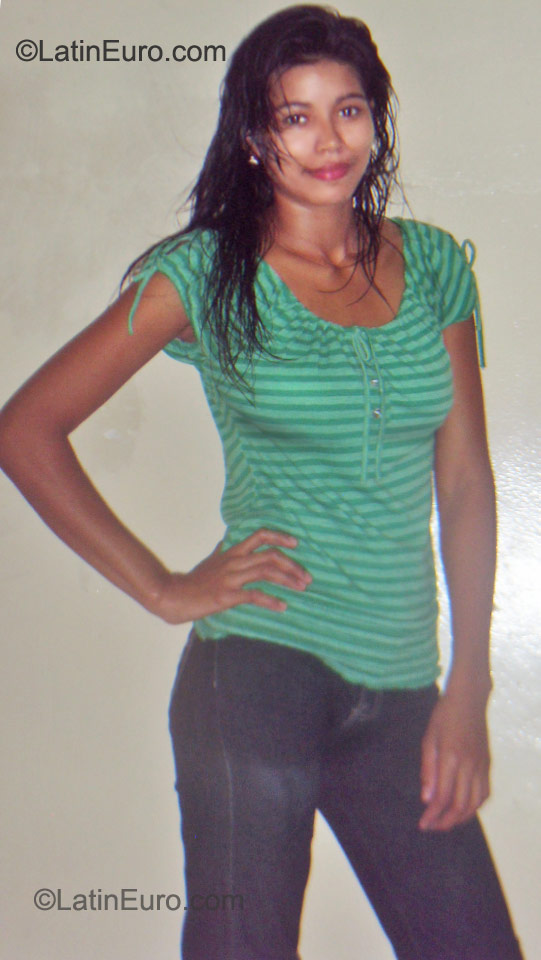 Date this foxy Honduras girl NORA from San Pedro Sula HN603