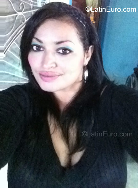 Date this sultry Honduras girl Damaris from San Pedro Sula HN605