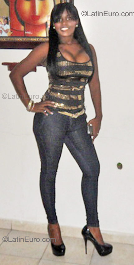 Date this happy Dominican Republic girl Ingri from Santo Domingo DO10480