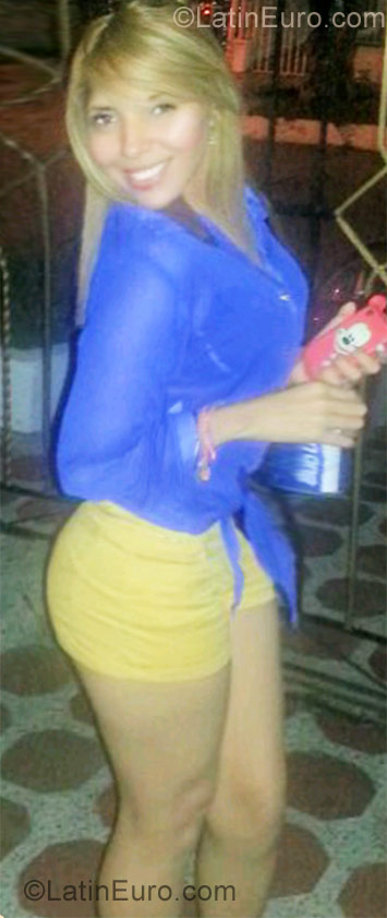 Date this gorgeous Colombia girl Dina from Barranquilla CO9574