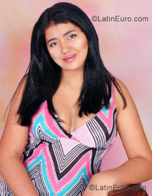 Date this charming Colombia girl Lunita from Cali CO9616